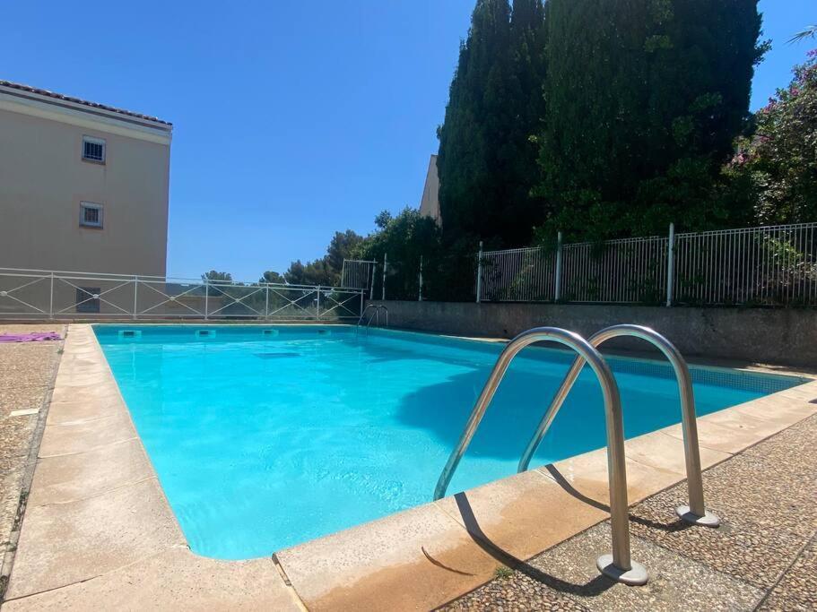 Super logement, 2 chambres, vue mer et piscine La Seyne-sur-Mer Extérieur photo